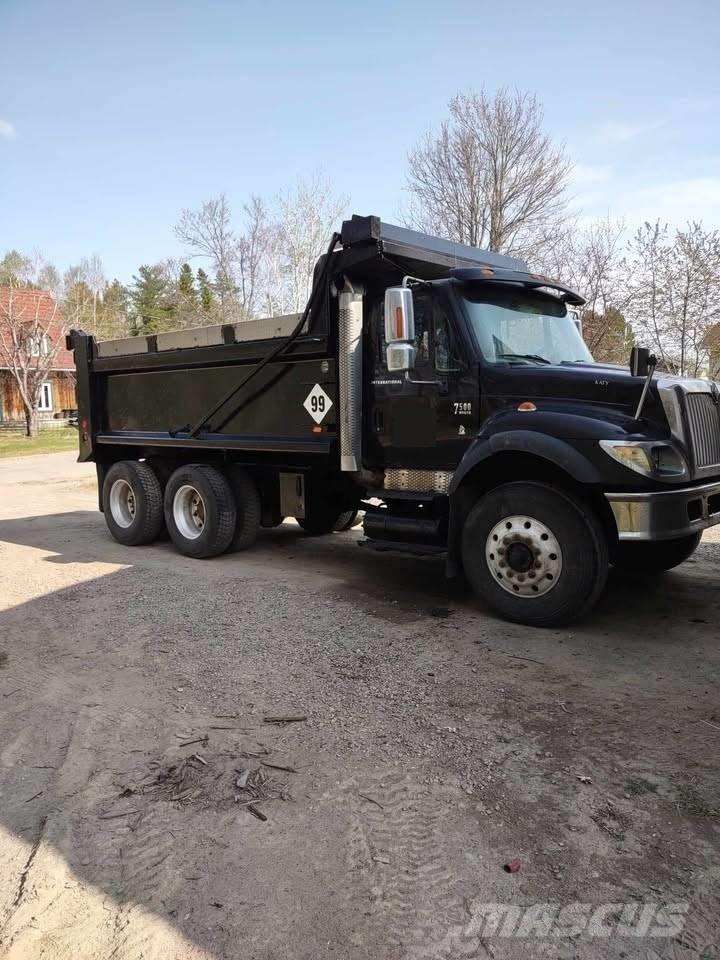 International 7500 Tippbil