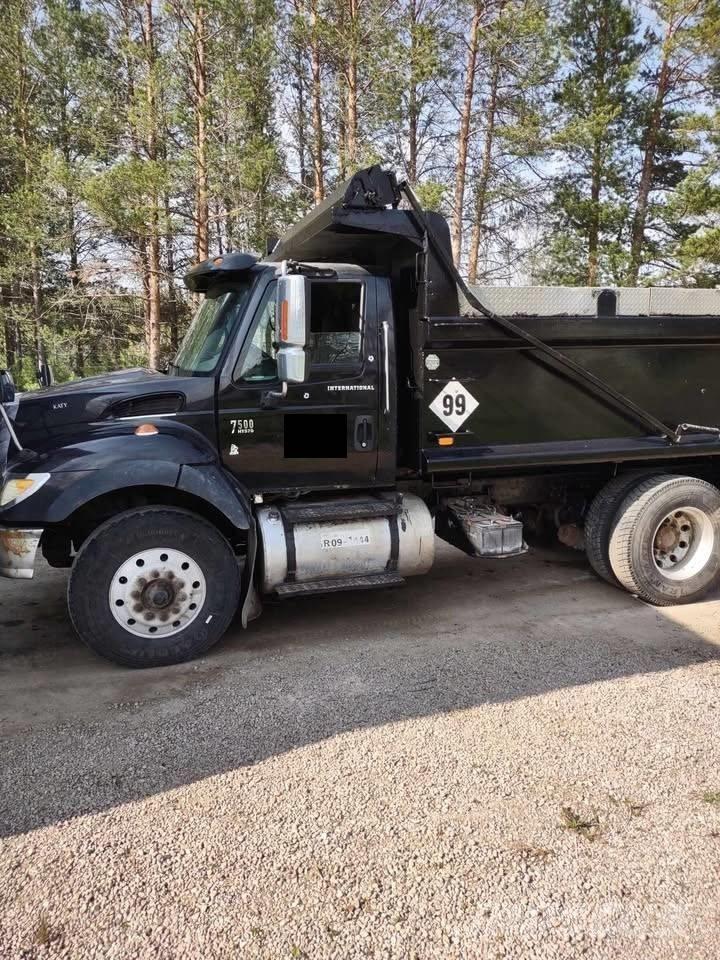 International 7500 Tippbil