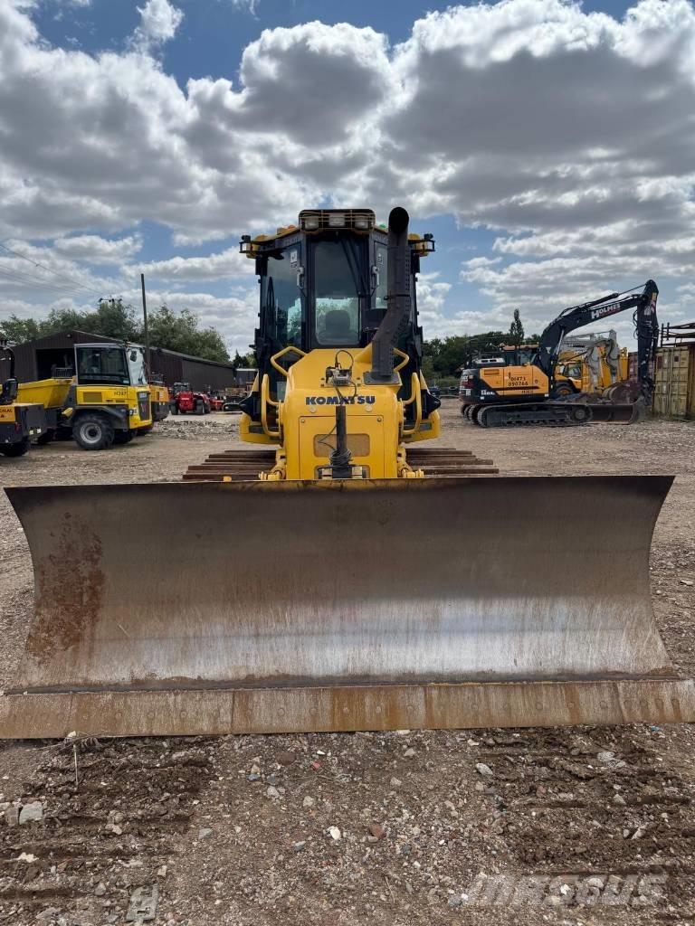 Komatsu D51PX-24 Dozere Beltegående