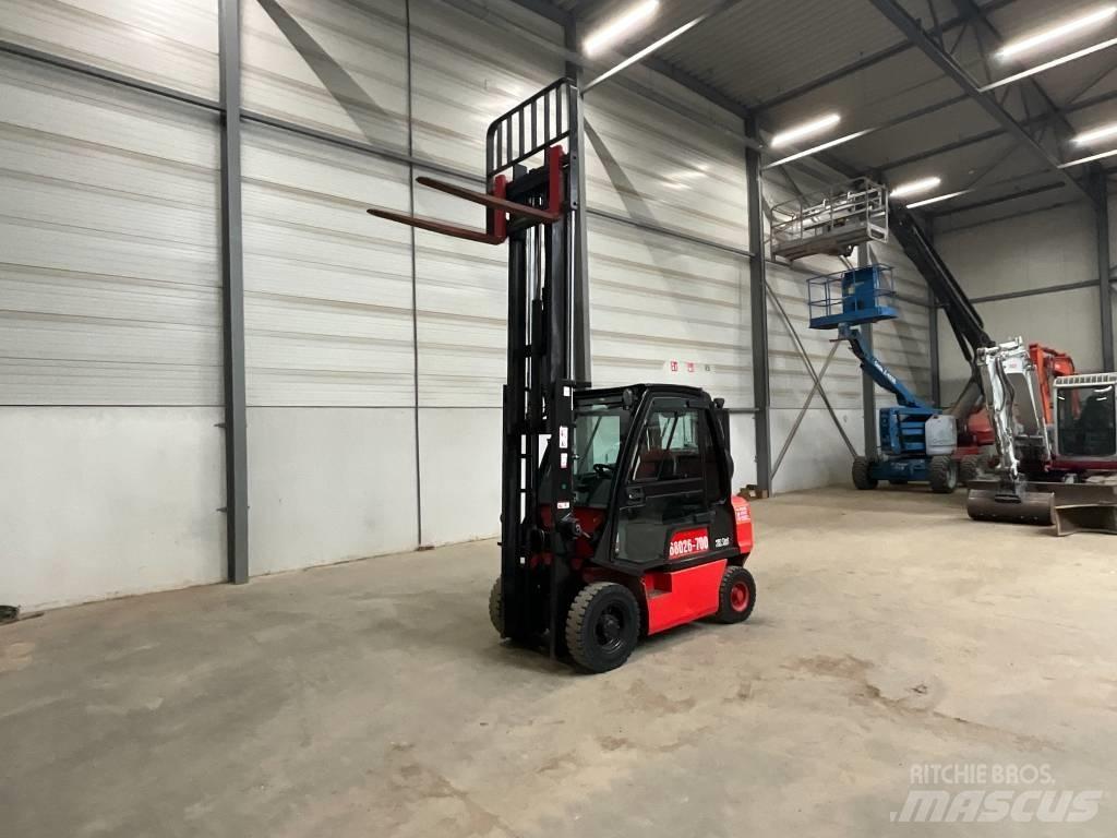 Nissan U1 D2 A 25 LQ Propan trucker