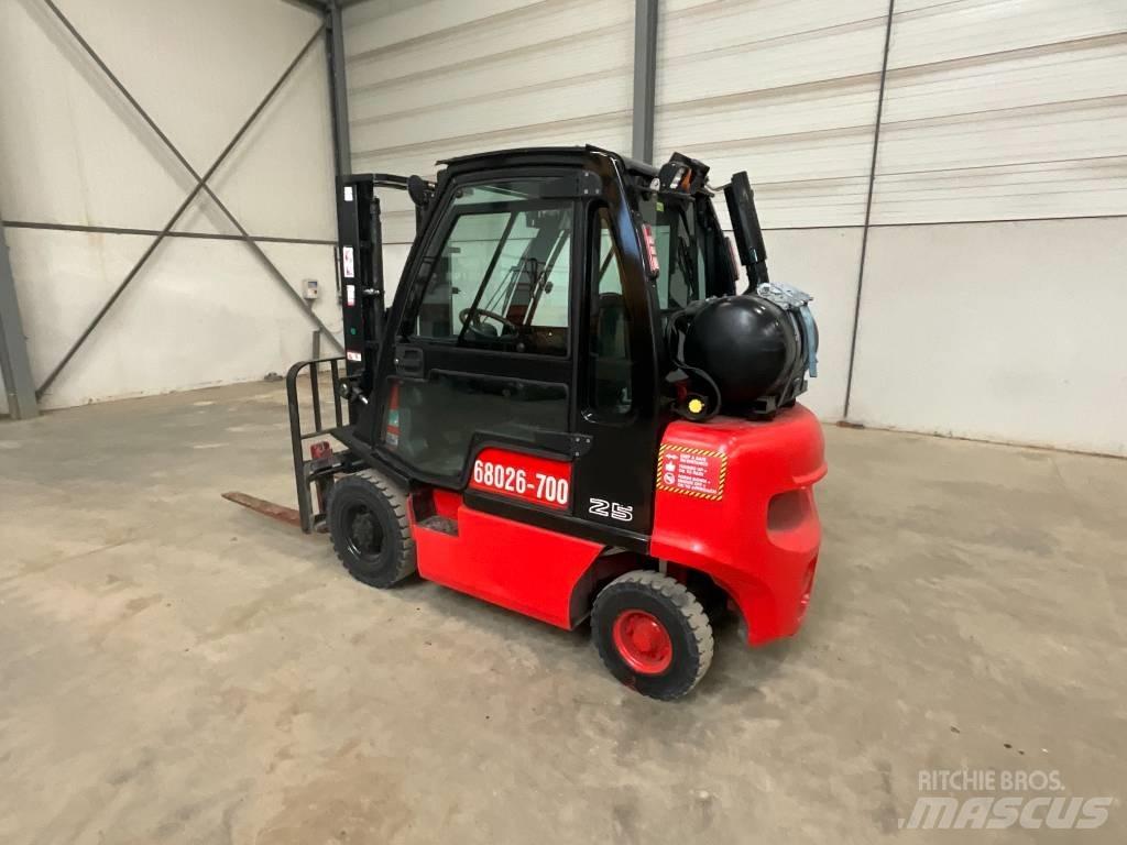 Nissan U1 D2 A 25 LQ Propan trucker