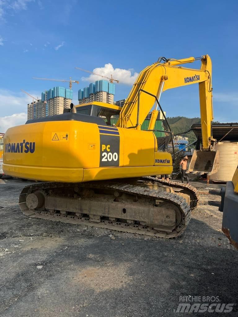Komatsu PC 200-7 Beltegraver