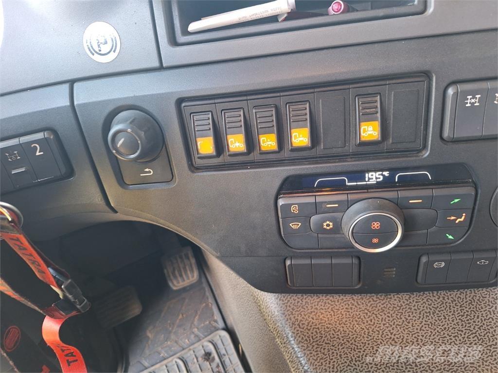 Tatra 8P6R33 Trekkvogner