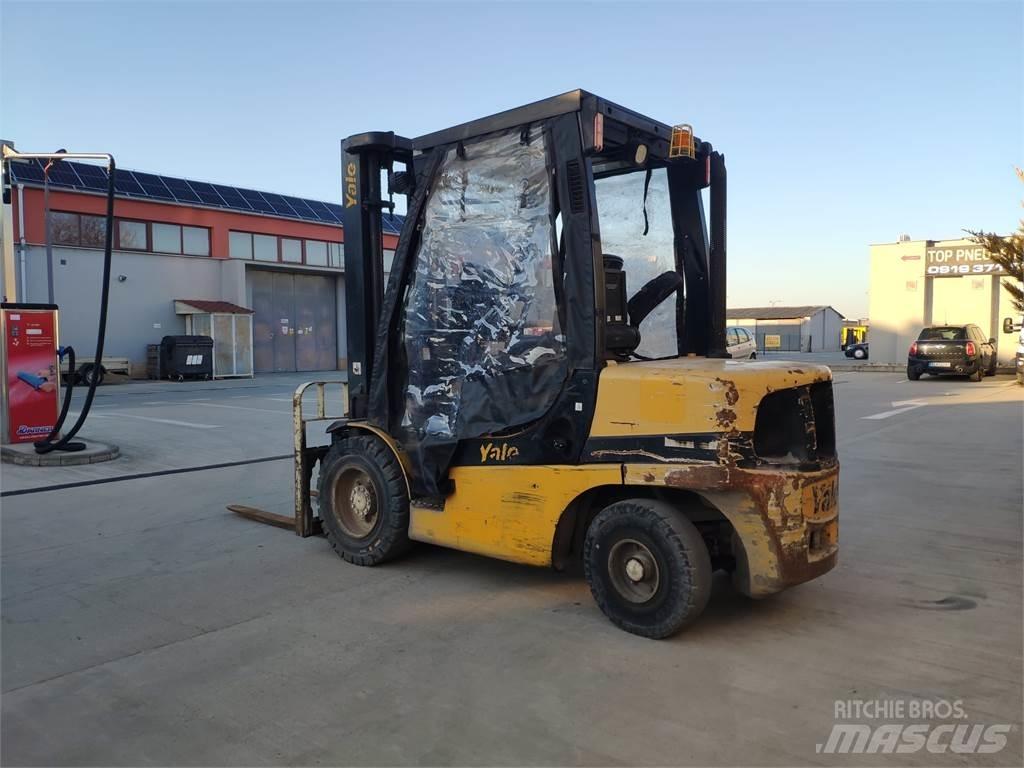 Yale GDP35VX Diesel Trucker
