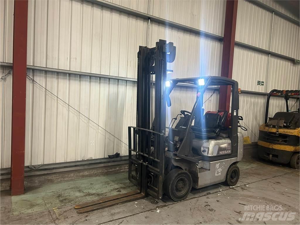 Nissan P1D1A18LQ Propan trucker