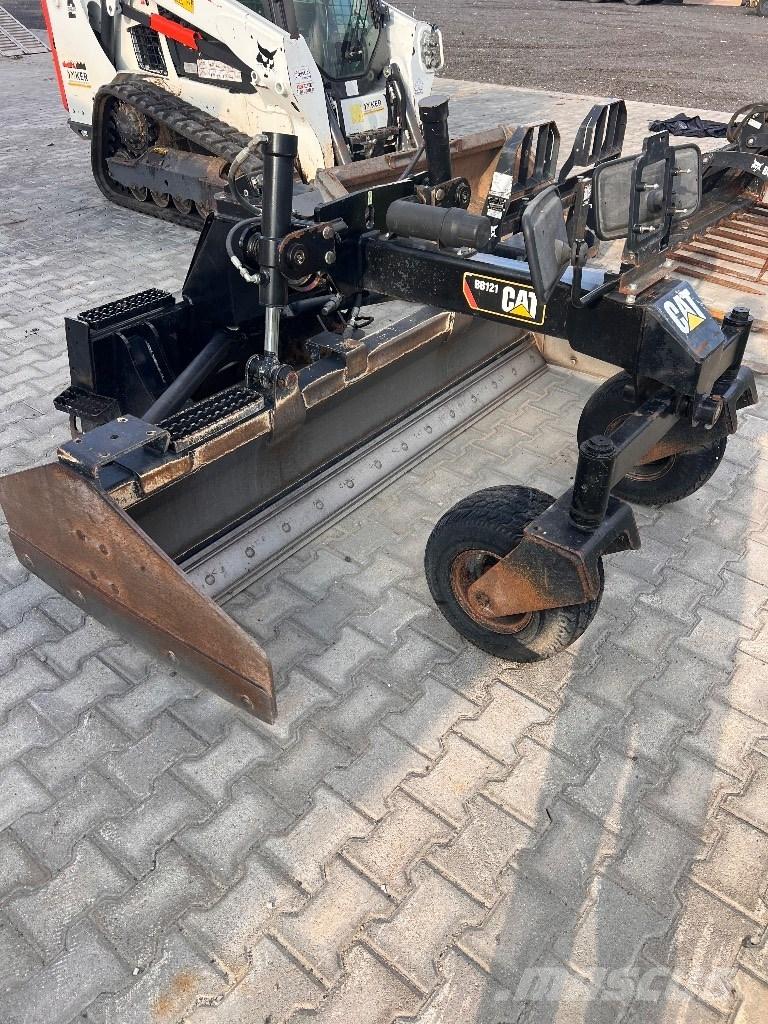 CAT BB121 Skraper