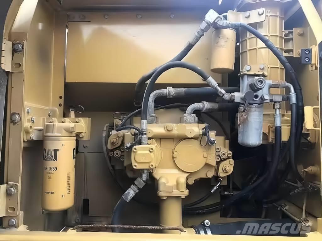 CAT 323 D Beltegraver