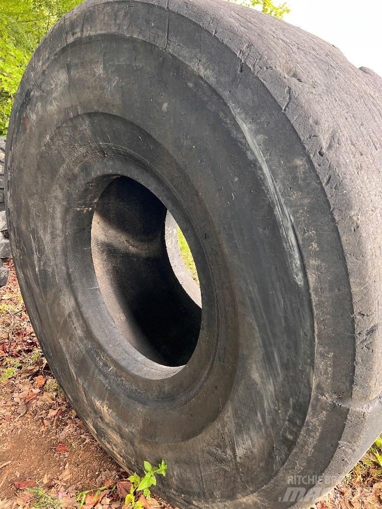  65/35X33 Firestone Dekk, hjul og felger