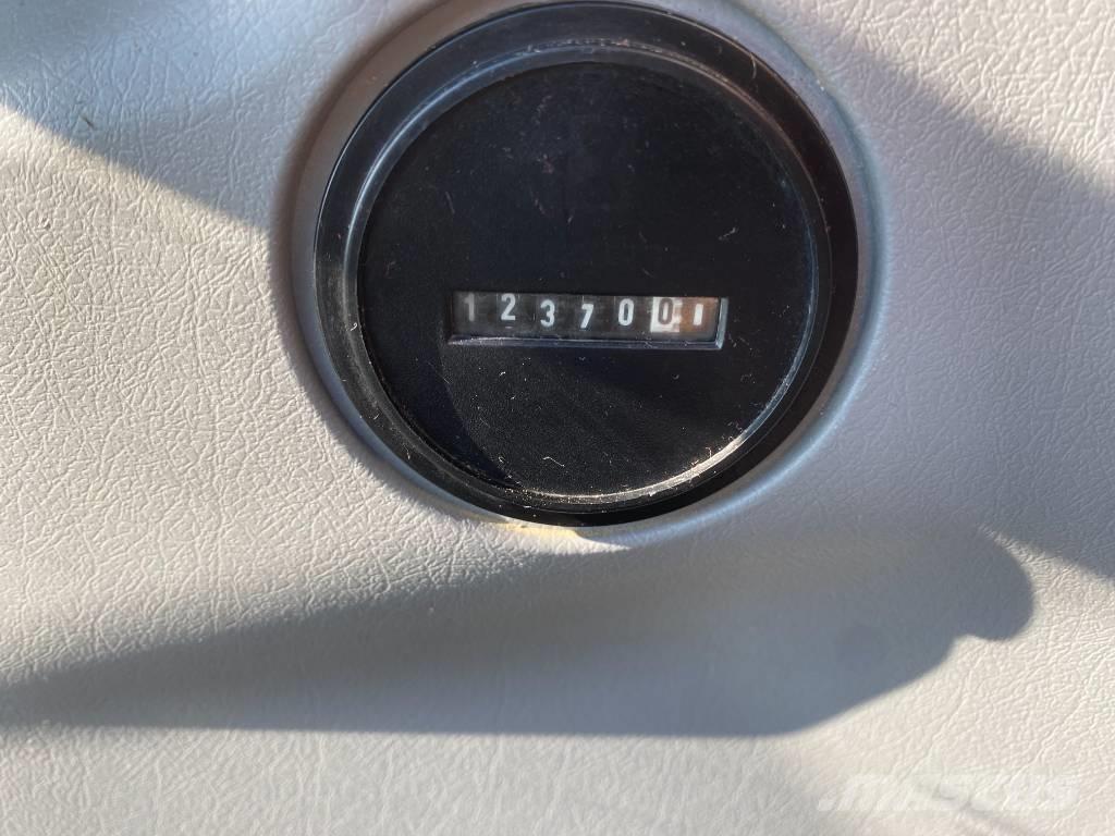 New Holland E 145 Beltegraver