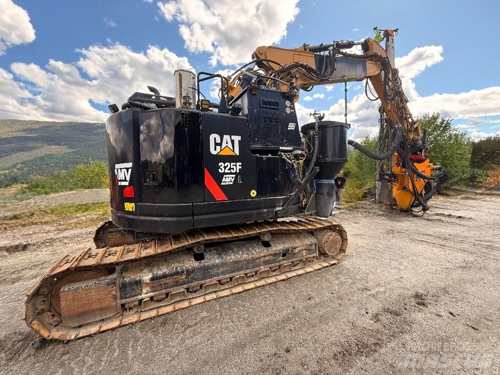 CAT 325 FL CR Spesialtilpassede gravemaskiner