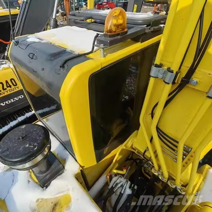Komatsu PC 210 LC Beltegraver