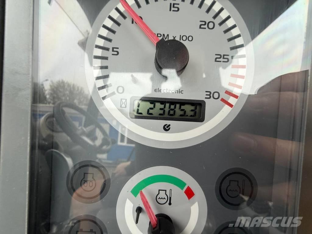 Komatsu WB 93 S-5 Traktorgravere