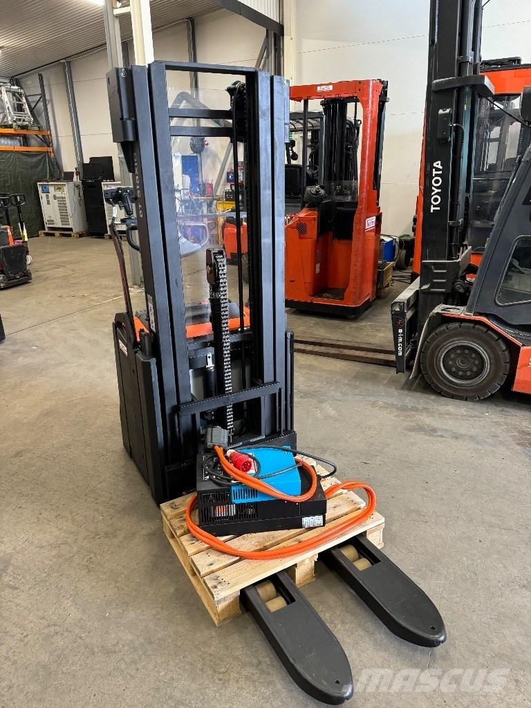 Toyota SWE160L Ledestablere