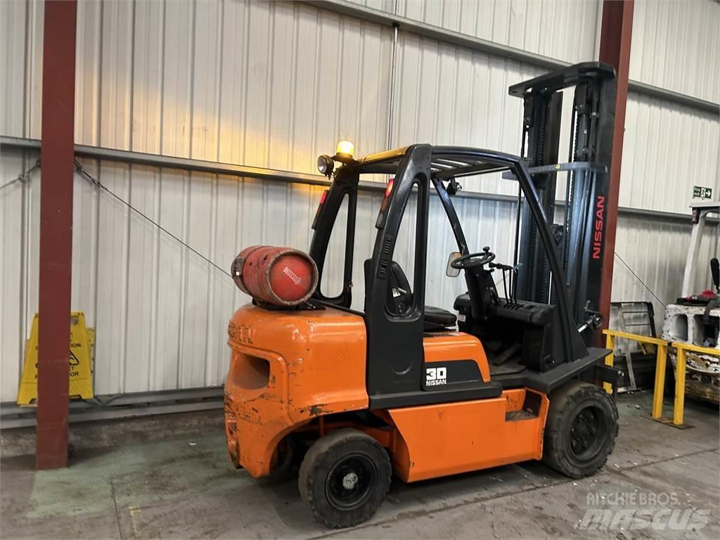 Nissan UGDO2A30PQ Propan trucker