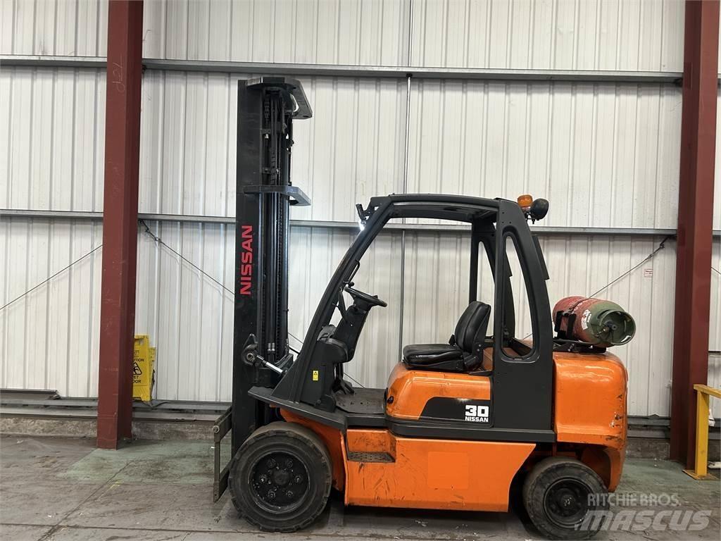 Nissan UGDO2A30PQ Propan trucker