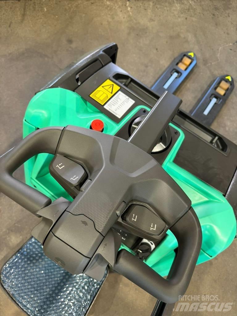 Mitsubishi PBV20N2 Lavtløftende truck med platform