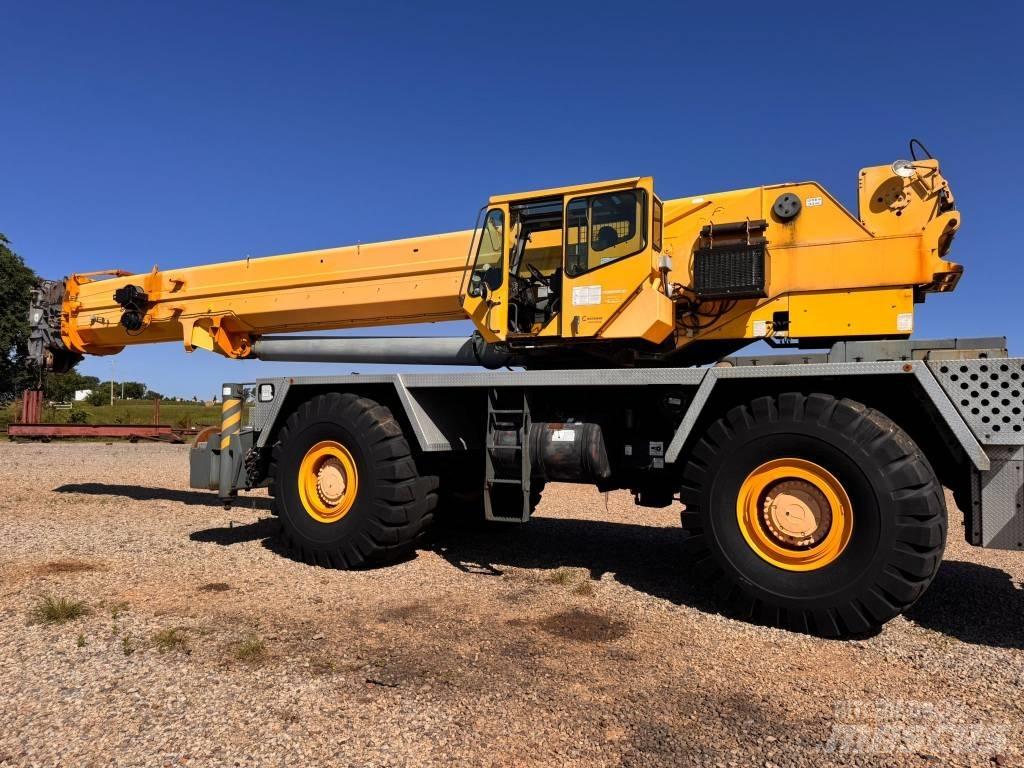 Grove RT 9130 E Røff terreng kraner