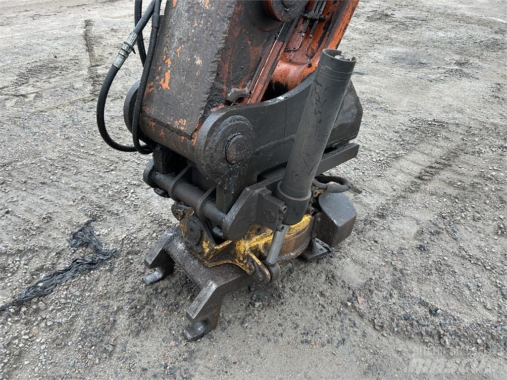 Hitachi ZX210LC-3 Beltegraver