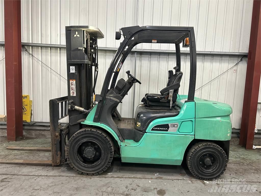 Mitsubishi FD30NT Diesel Trucker