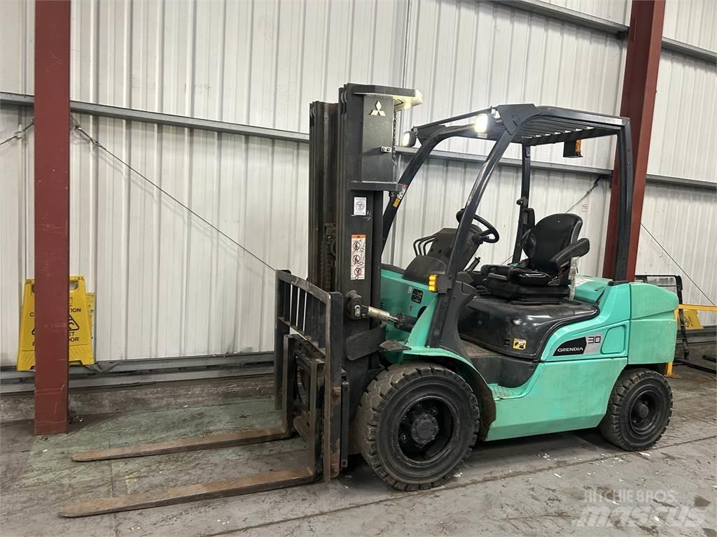 Mitsubishi FD30NT Diesel Trucker