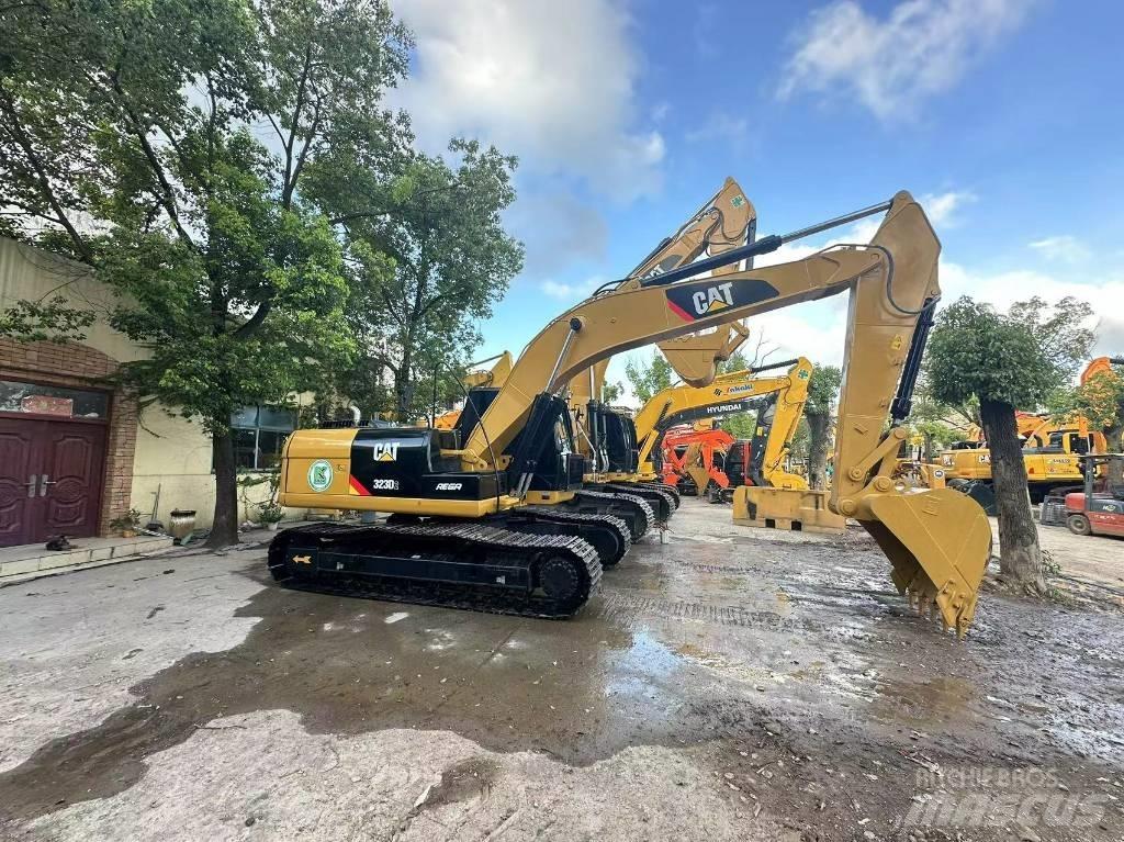 CAT 323 D Beltegraver