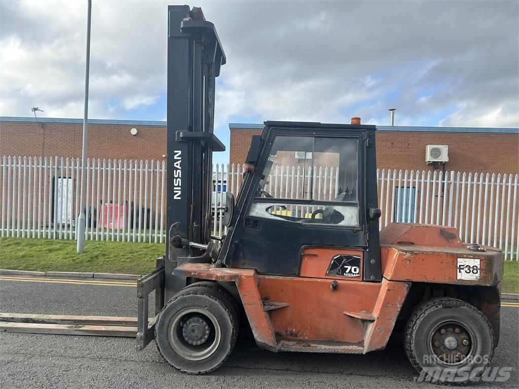 Nissan ZWF05H70U Diesel Trucker
