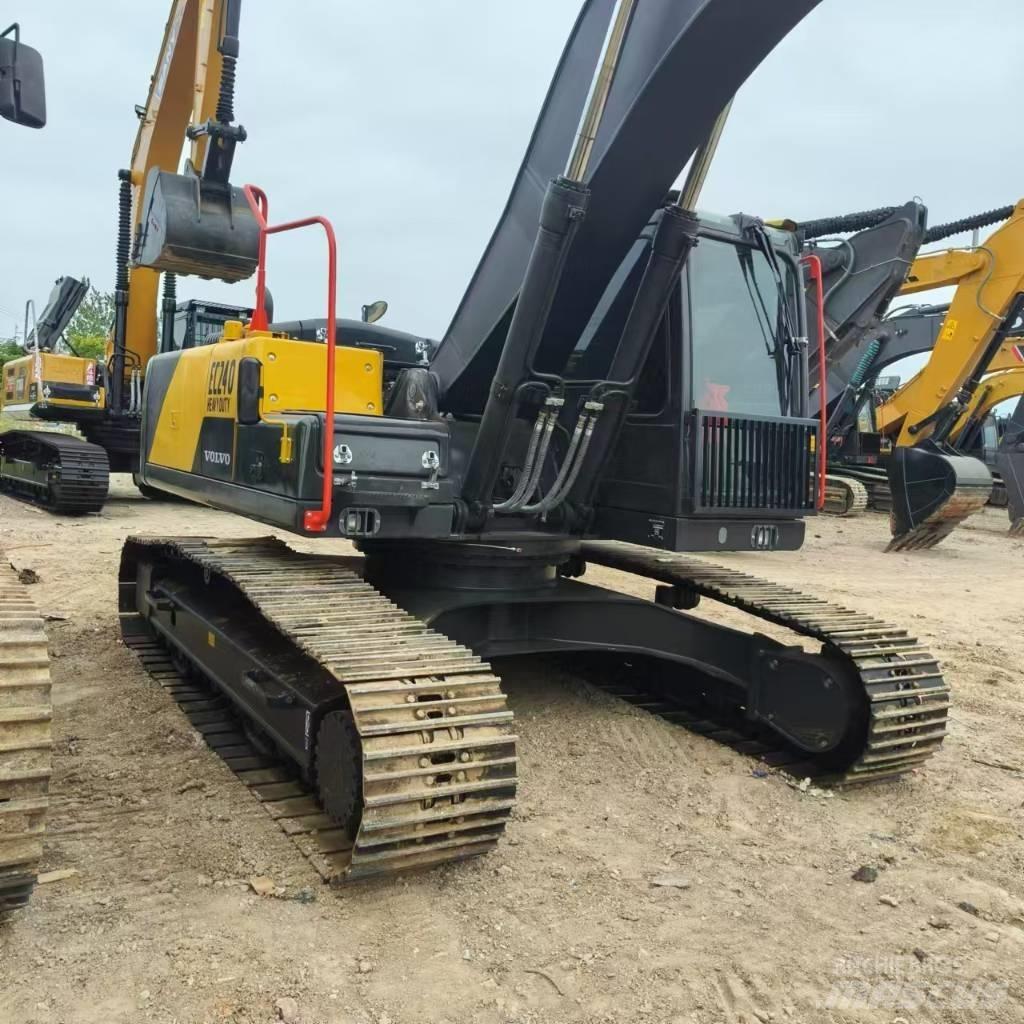 Volvo EC 240 Beltegraver