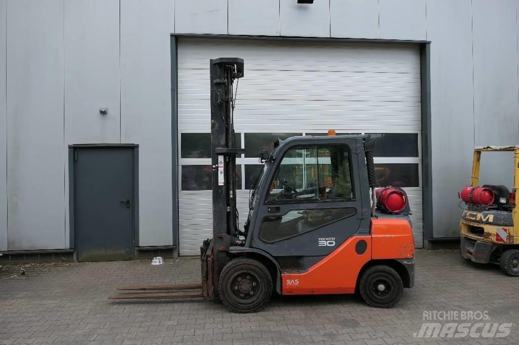 Toyota 02-8 FGF 30 Propan trucker