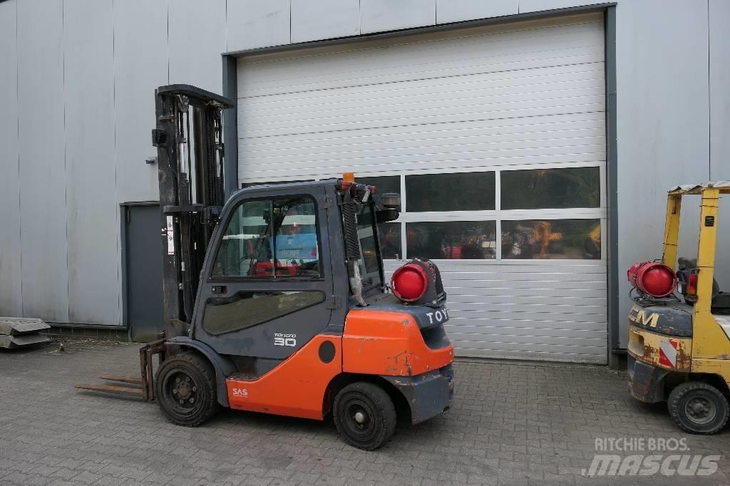 Toyota 02-8 FGF 30 Propan trucker