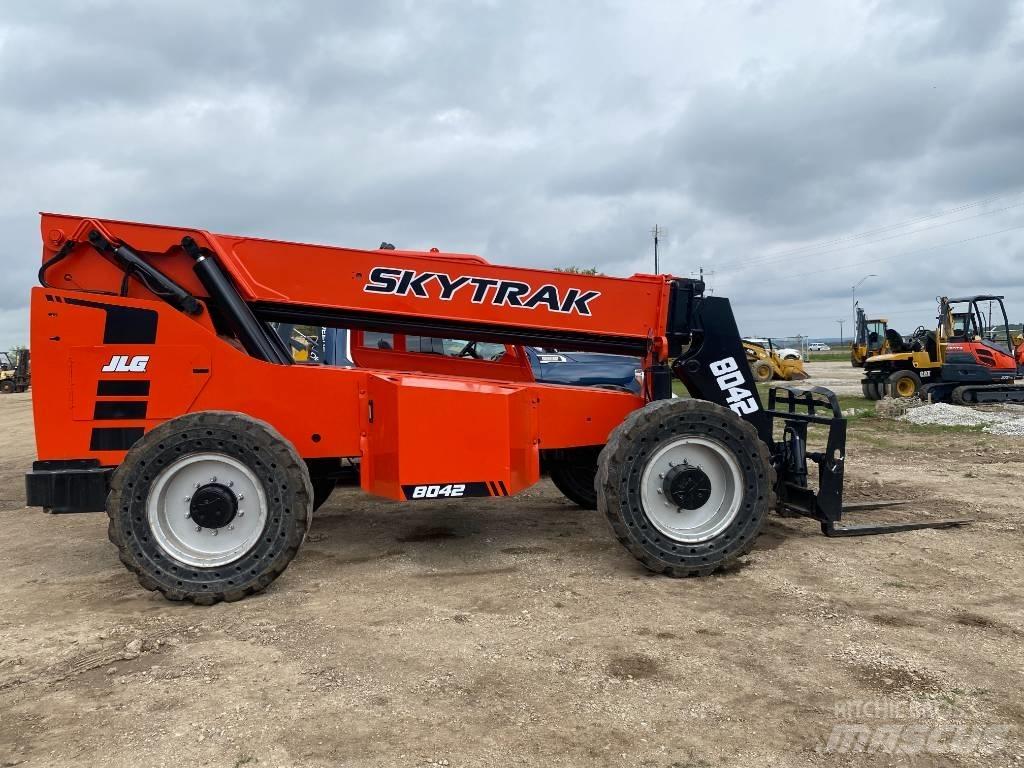 SkyTrak 8042 Teleskoplastere