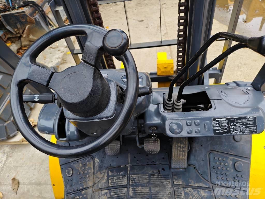 Komatsu 30 Diesel Trucker