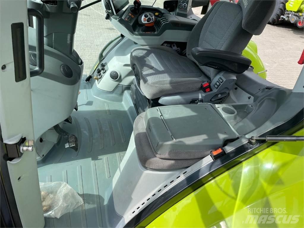 CLAAS Axion 810 CM Traktorer