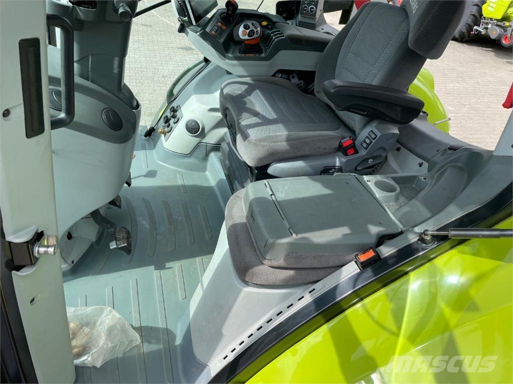 CLAAS Axion 810 CM Traktorer