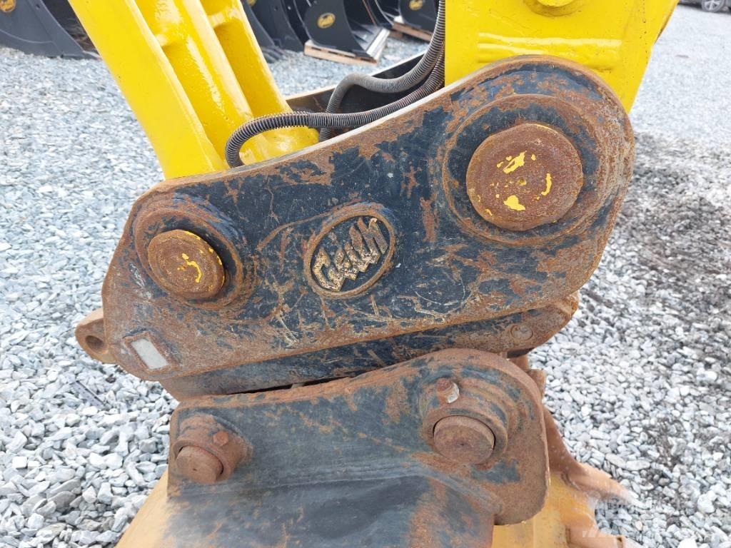 Komatsu PC210LC-11 Beltegraver