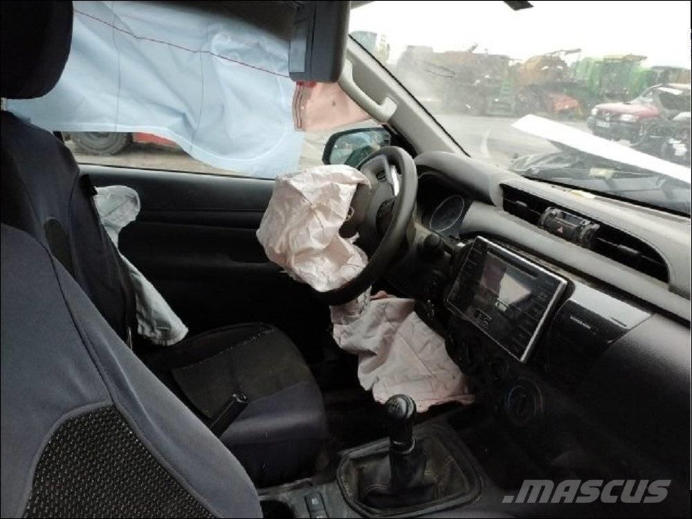 Toyota Hilux 5 Pickup/planbiler