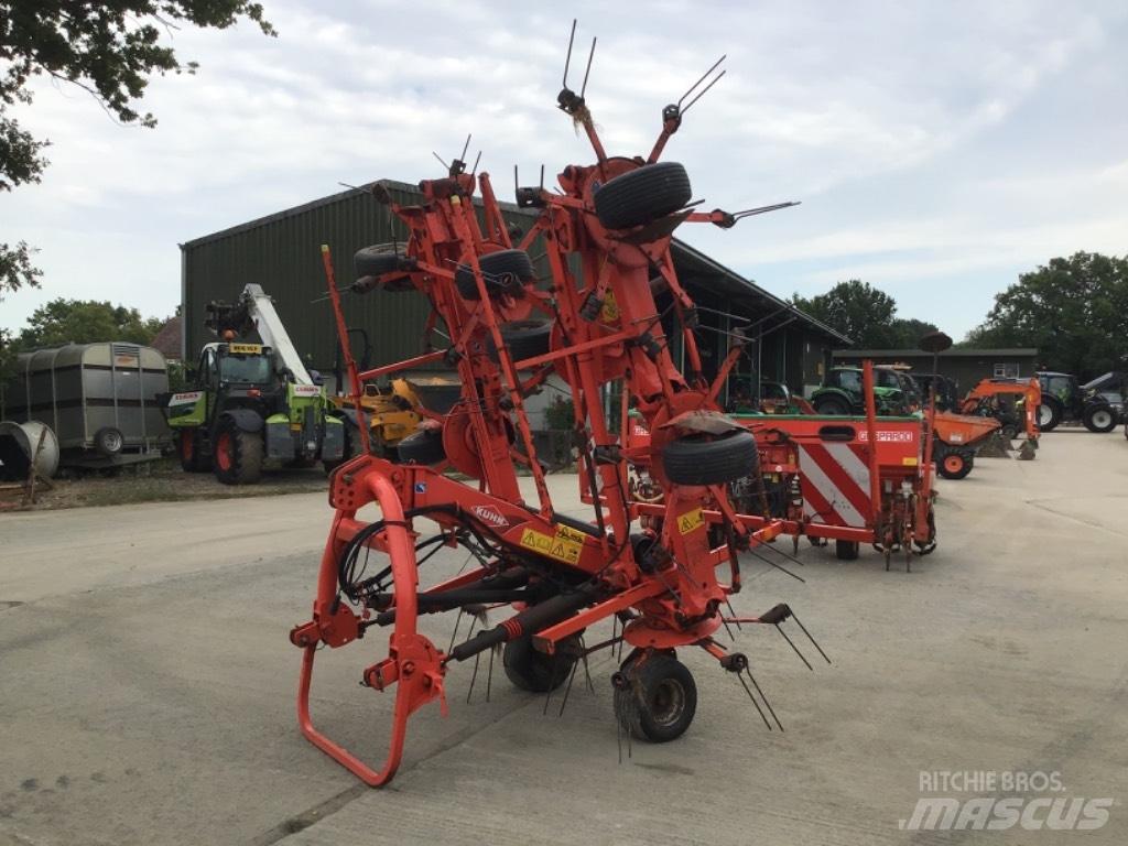 Kuhn GF 8702 Raker og høyvendere