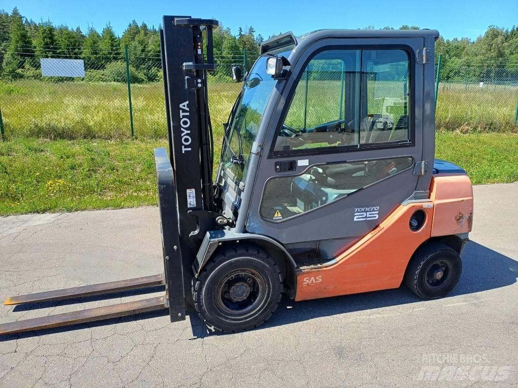 Toyota 02-8FDF25 Diesel Trucker
