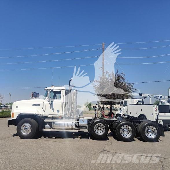 Mack CL733 Trekkvogner