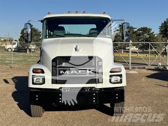 Mack MD6 Chassis