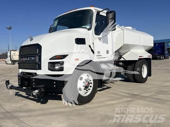 Mack MD6 Tankbiler