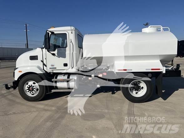 Mack MD6 Tankbiler