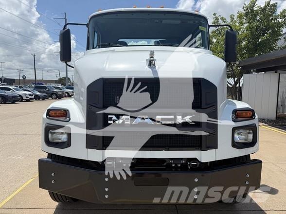 Mack MD6 Chassis