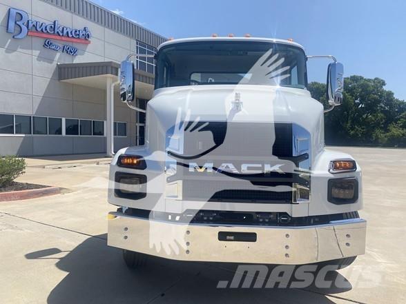 Mack MD6 Chassis