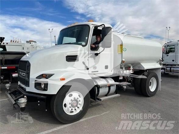 Mack MD7 Tankbiler