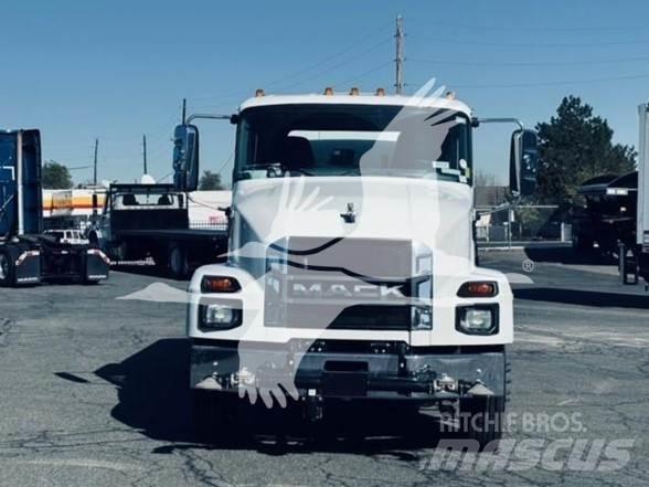 Mack MD7 Tankbiler