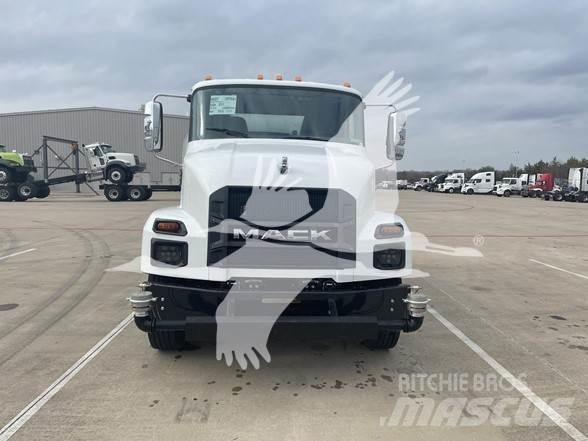Mack MD7 Tankbiler