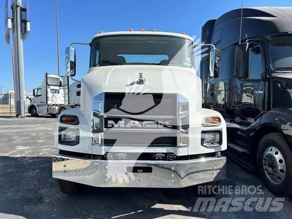 Mack MD7 Chassis