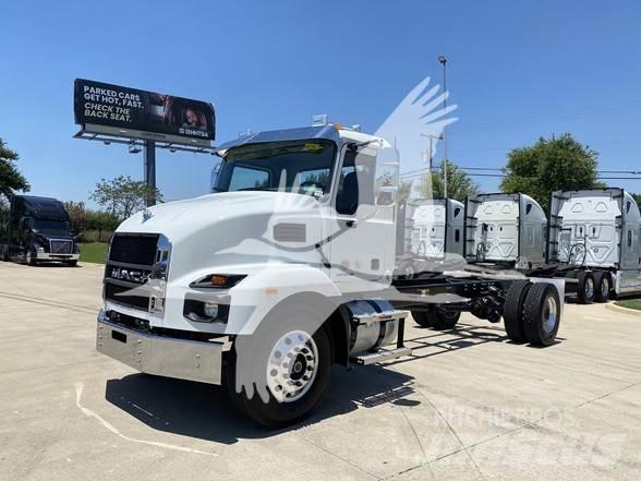 Mack MD7 Chassis