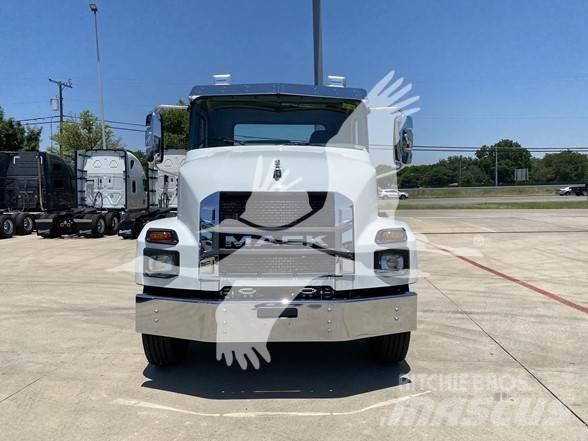 Mack MD7 Chassis