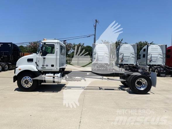 Mack MD7 Chassis